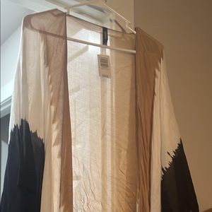 Knee length comono. Cotton. Black,tan, and white. Tie die look.